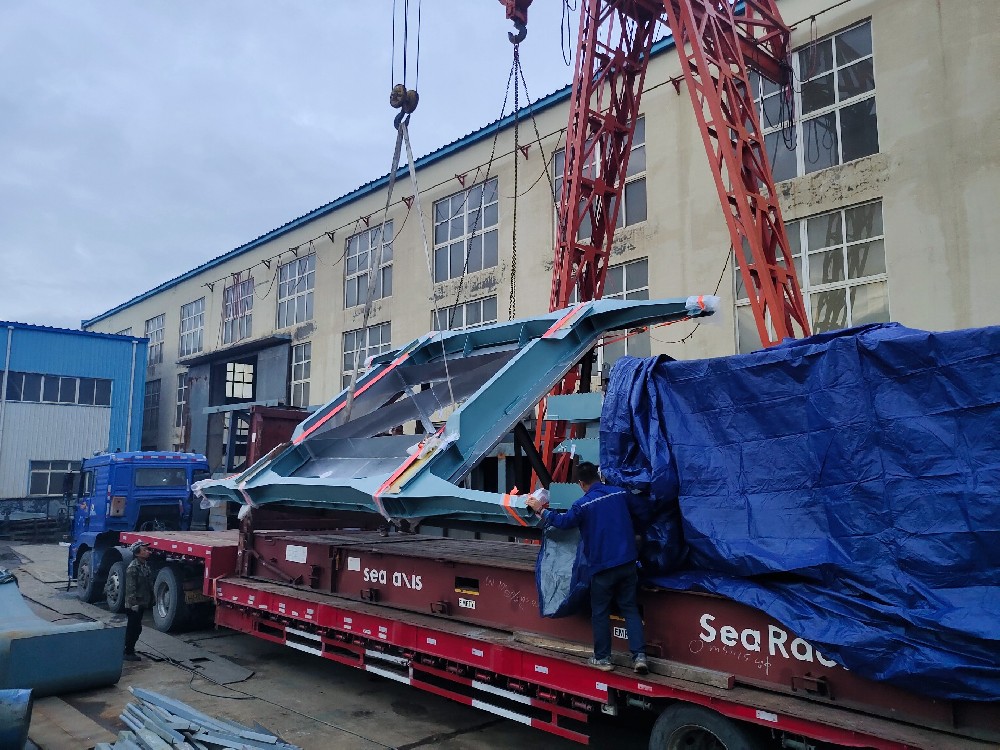 大連富泓機械設備有限公司鉚焊件成品發(fā)貨裝車(chē)